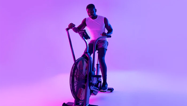 Exercise bike with online movable handles